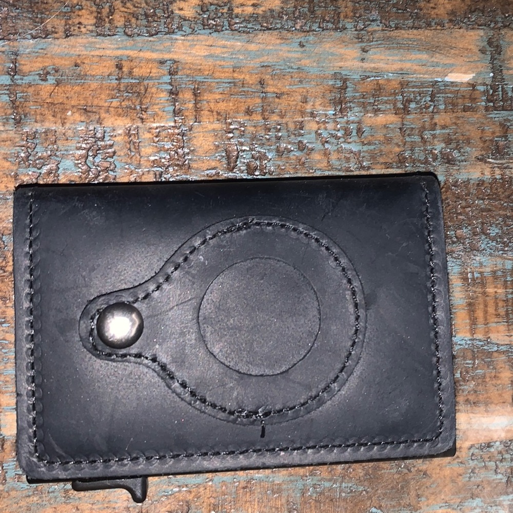 Apple tag wallet